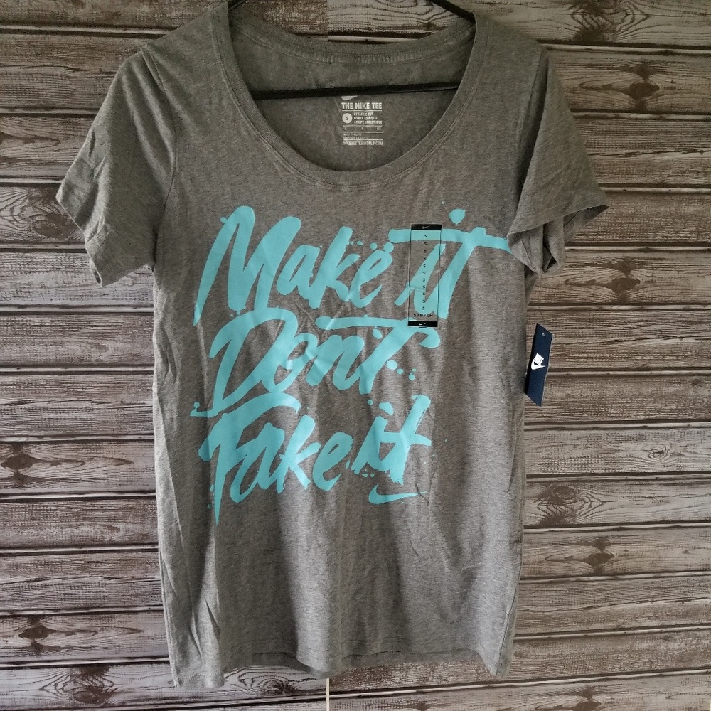 NWT Women's Nike Graphic Tee Size S - Picture 1 of 7